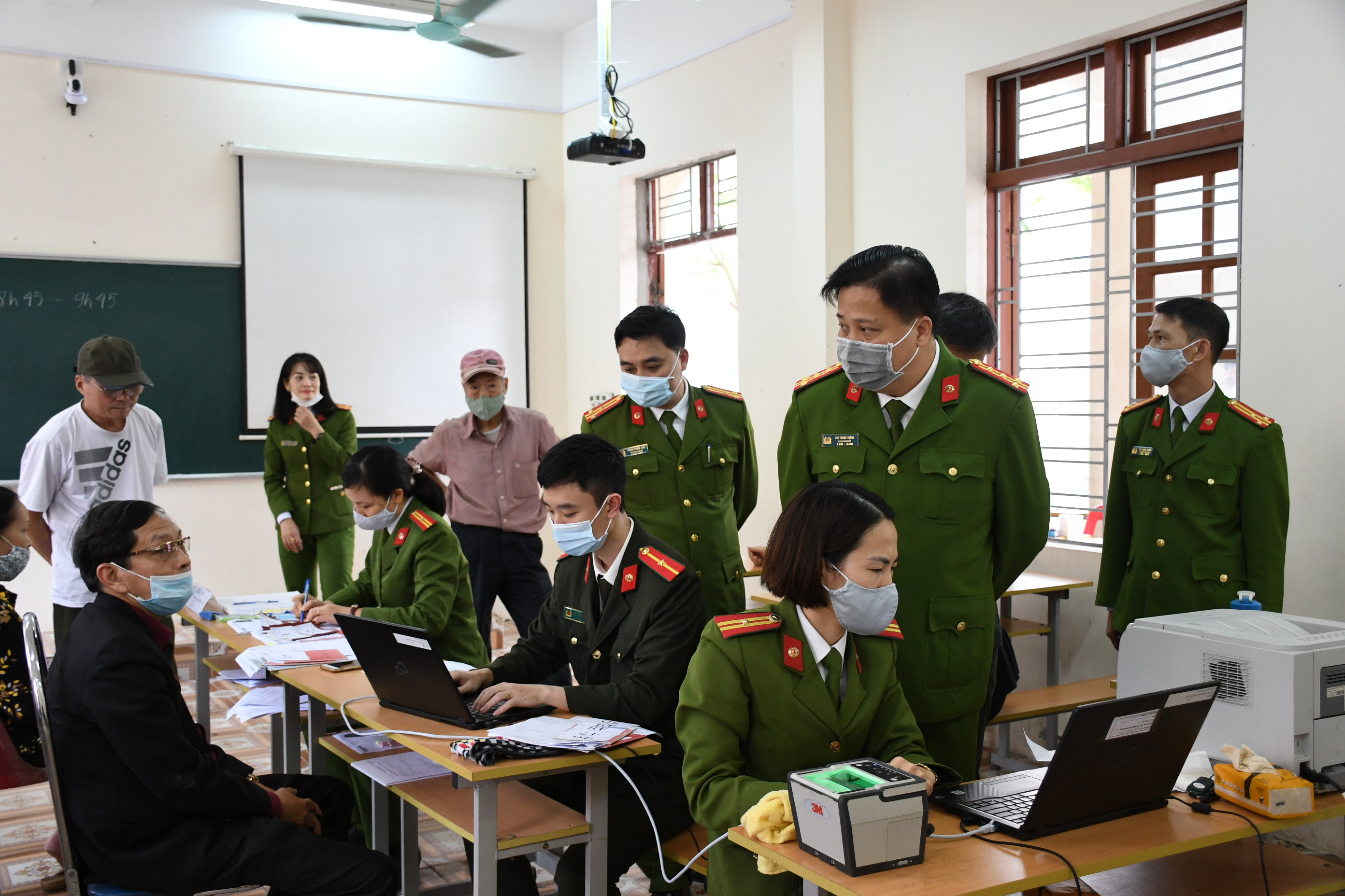 Nhân dân nhóm 32, tổ dân phố Liên Sơn, phường Văn Đẩu, quận Kiến An gửi thư cảm ơn